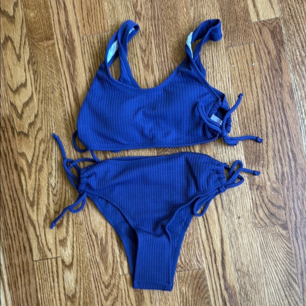 Blue ribbed two piece bikini set